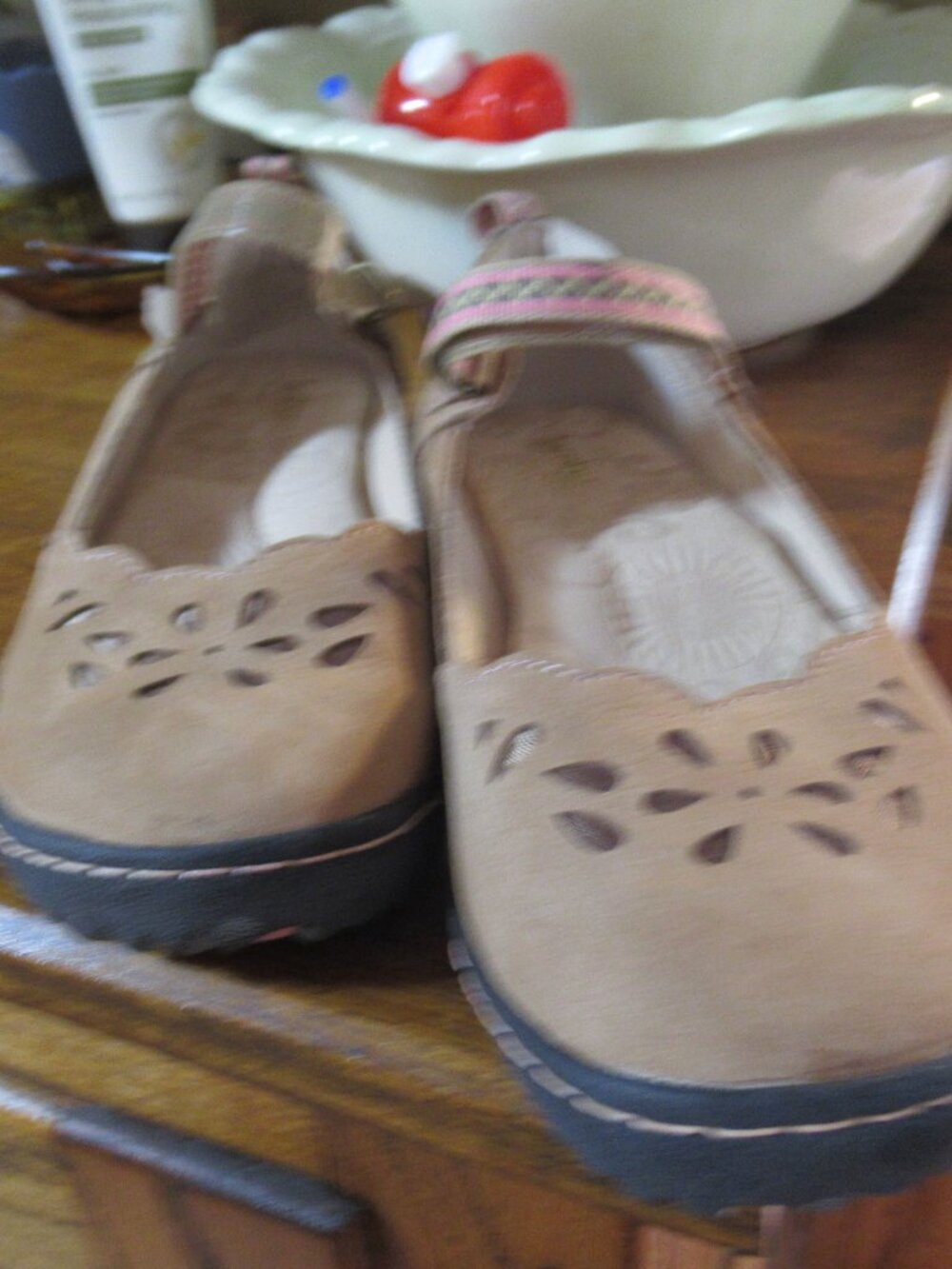 NWOB Jambu brown leather maryjanes 7.5 all terrain soles for walking hiking